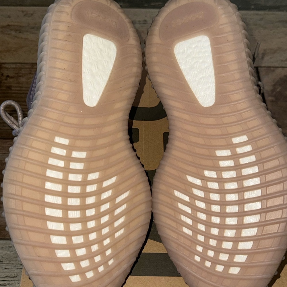 Yeezy Boost 350 V2 in Tan and Brown - Picture 2 of 2